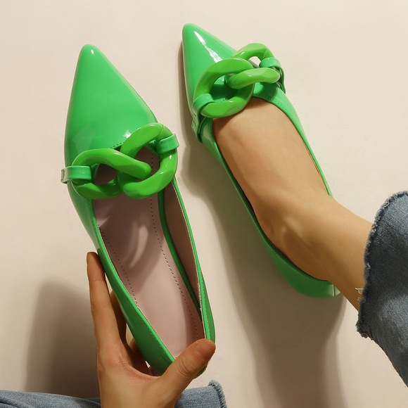 VIBRANT PATENT LEATHER CHAIN TRIM POINTED TOE BALLET FLATS - GREEN - Picture 4 of 9